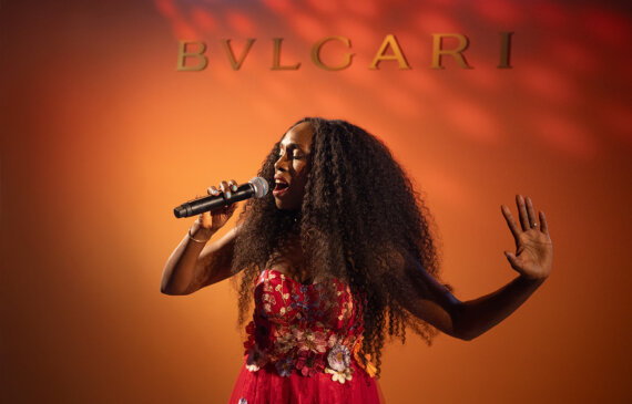 Ritratto della cantante africana Gena West durante un concerto ad Amsterdam
