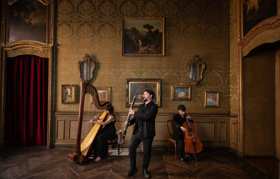 Ritratto di Simone Campa e la sua band nel Circolo dei lettori di Torino