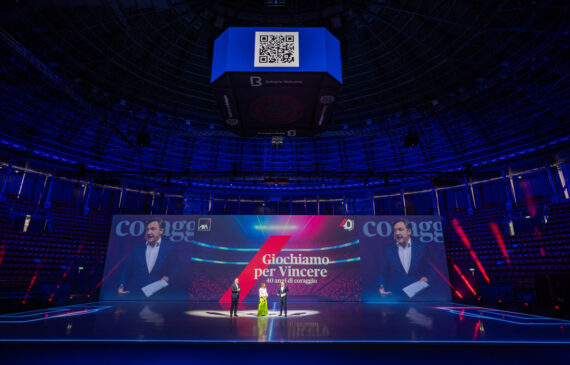 il palco di un evento di axa assicurazioni al paladozza