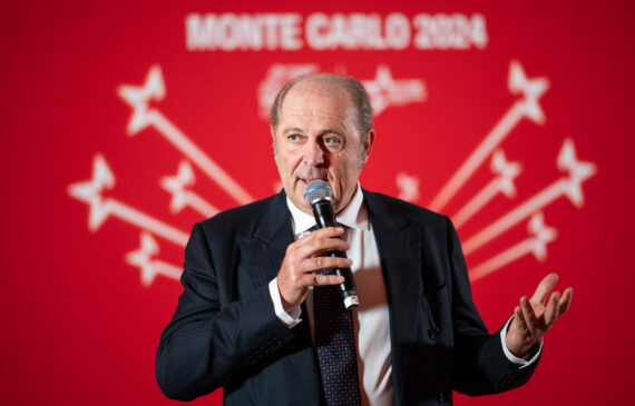 Philippe Donut, parla al pubblico