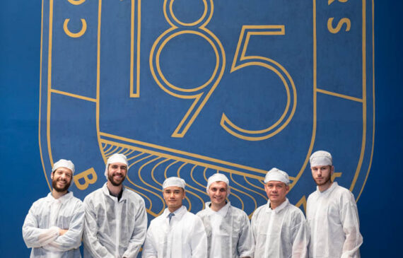 un gruppo di visitatori alla factory 1895 Lavazza