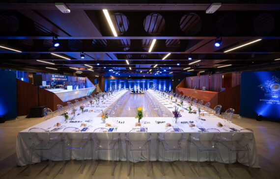 il tavolo di una cena di gala dentro la sede lavazza