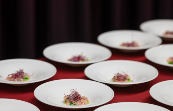 alcuni piatti preparati per una cena durante l'evento terra madre a torino