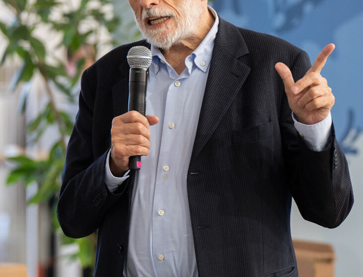 Carlo Petrini parla durante l'evento TERRA MADRE