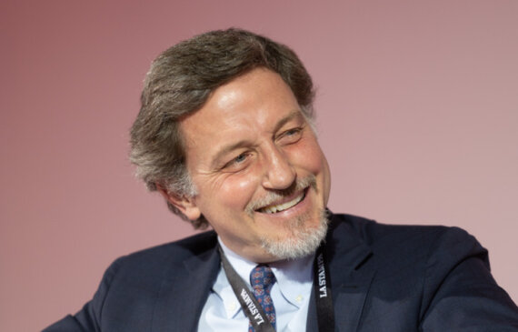 Ritratto fotografico a Torino del giornalista Massimo Giannini