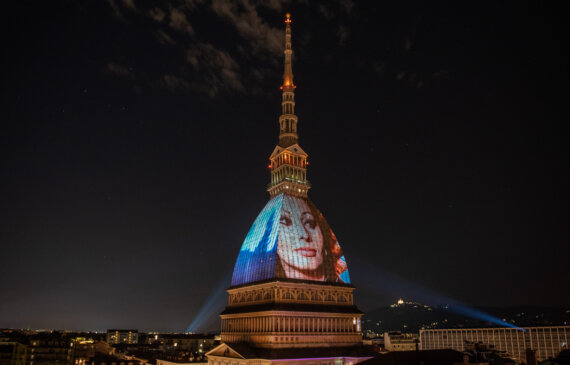 foto natale torino la mole antonelliana illuminata