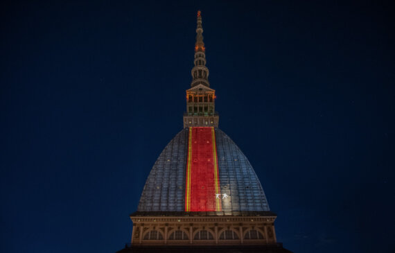 foto natale torino la mole antonelliana illuminata