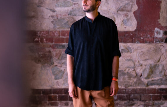 Il dj italiano Andrea Passenger ritratto nella location Our dal fotografo di eventi a Torino