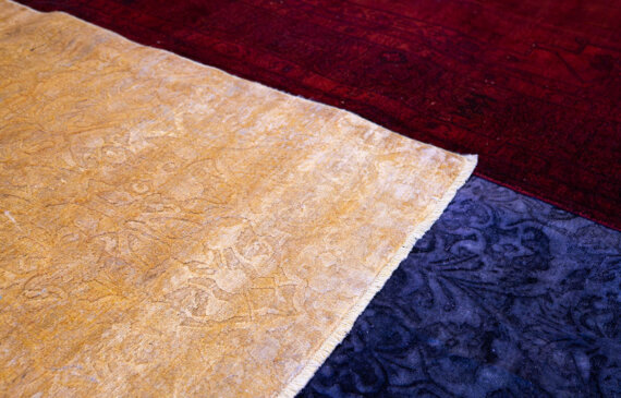 Tre tappeti colorati posti uno sull'altro