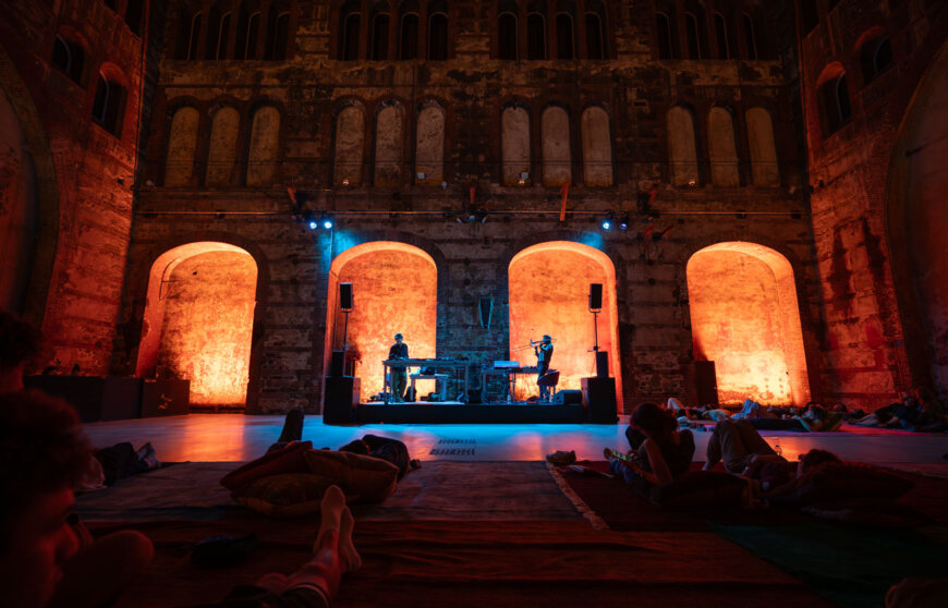 Concerto notturno alle ogr a Torino, sleep concert con Gianluca Petrella e Andrea Passenger